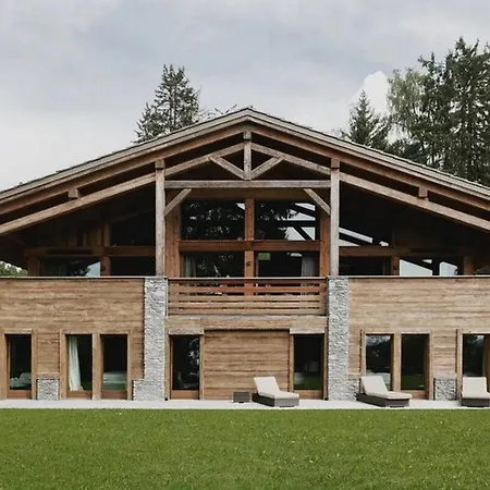 ヴィラ 6br Modern Chalet With Private Spa メジェーヴ
